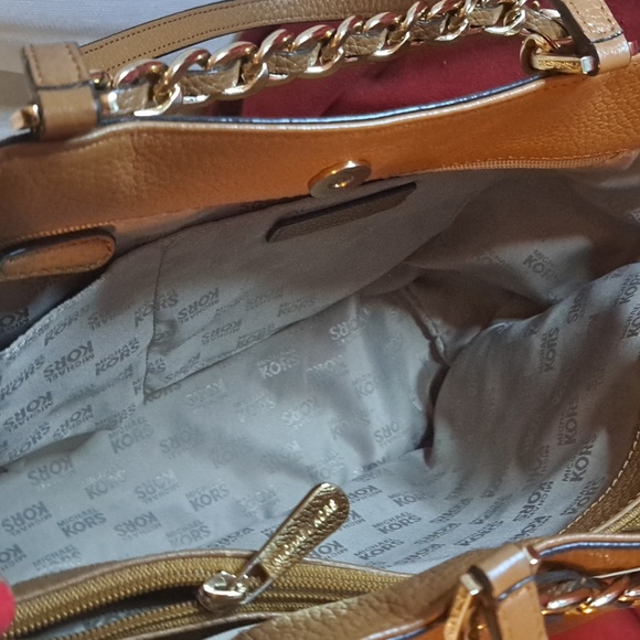 🎆Michael Kors Tan Soft Pebble Leather with Beautiful Gold Hardware - Picture 11 of 13